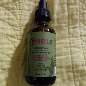 Mielle Rosemary Mint Hair Oil - Green